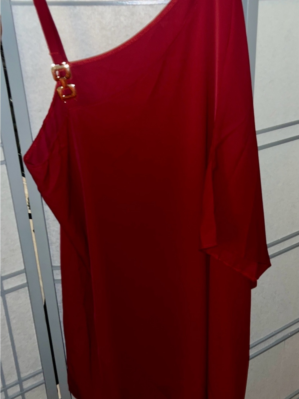 SHEIN Red One-Shoulder Dress with Gold Buckle